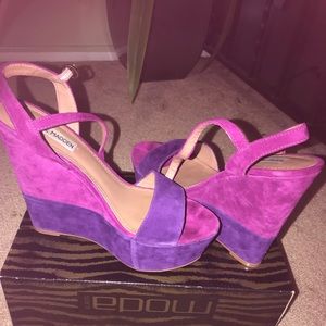Steve Madden wedge shoe. Size 8.5